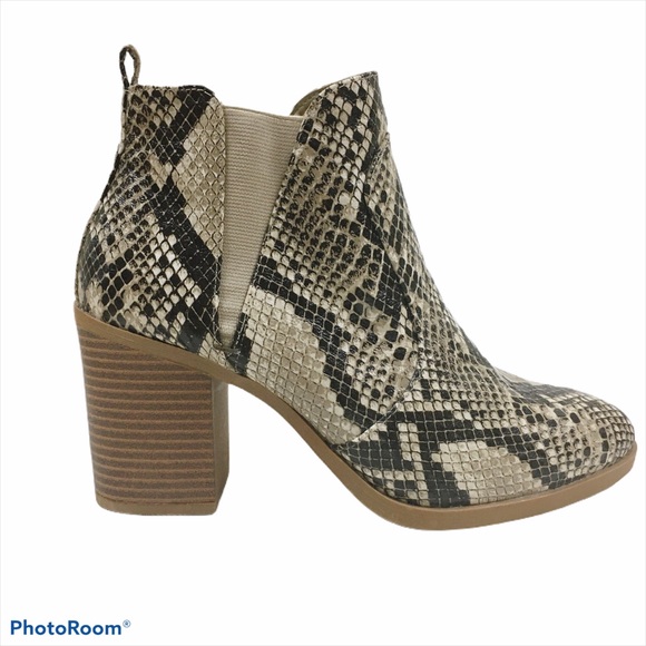 Altar'd State Shoes - Altar’d State Snakeskin Brynn Booties Sz 8